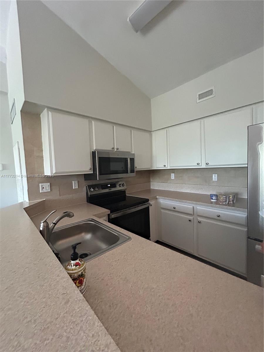 MARINA OAKS CONDO - Residential Lease