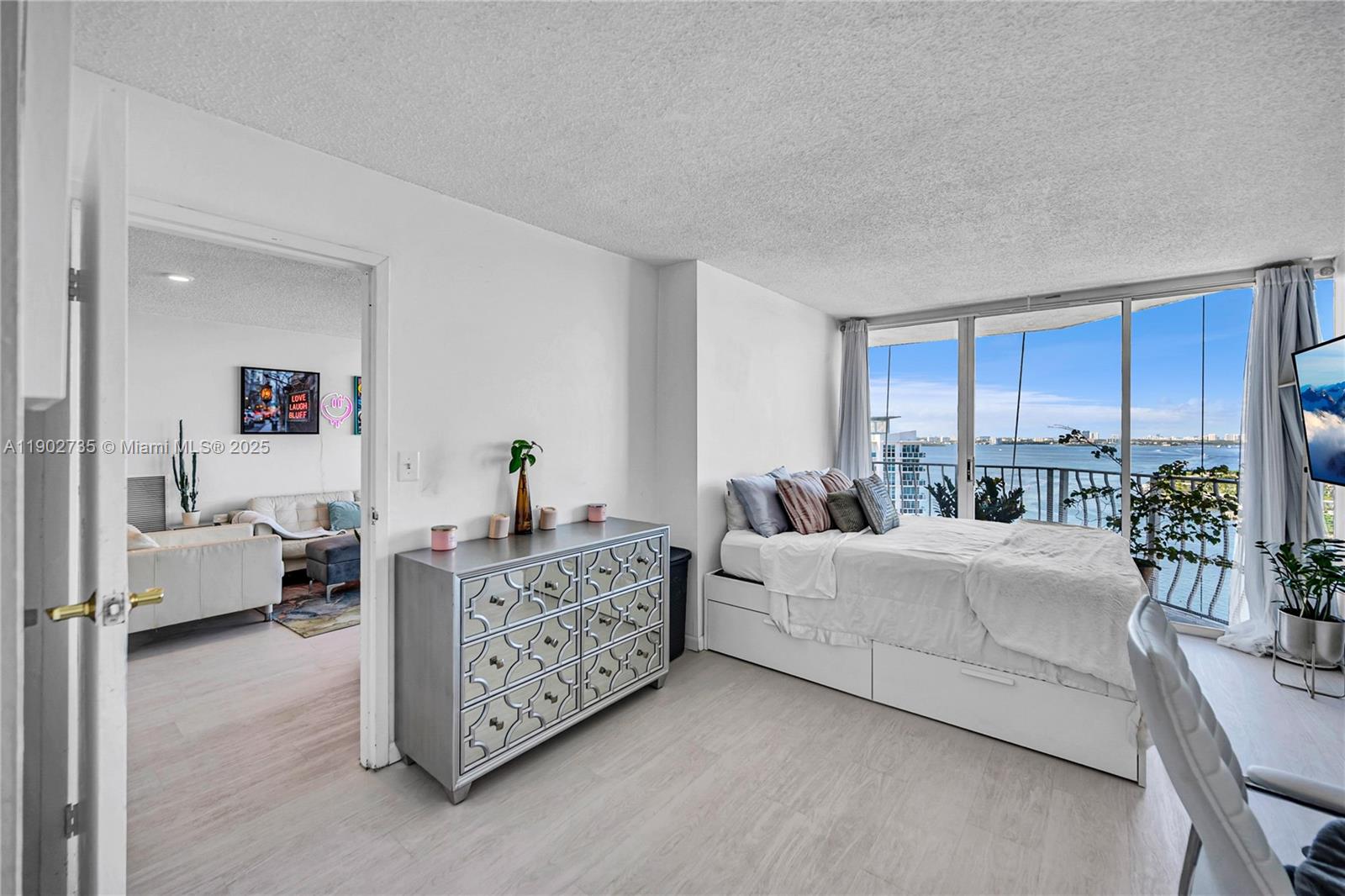 THE GRANDVIEW PALACE - Residential