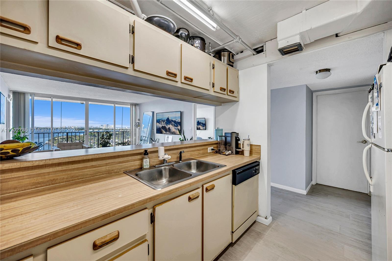 THE GRANDVIEW PALACE - Residential