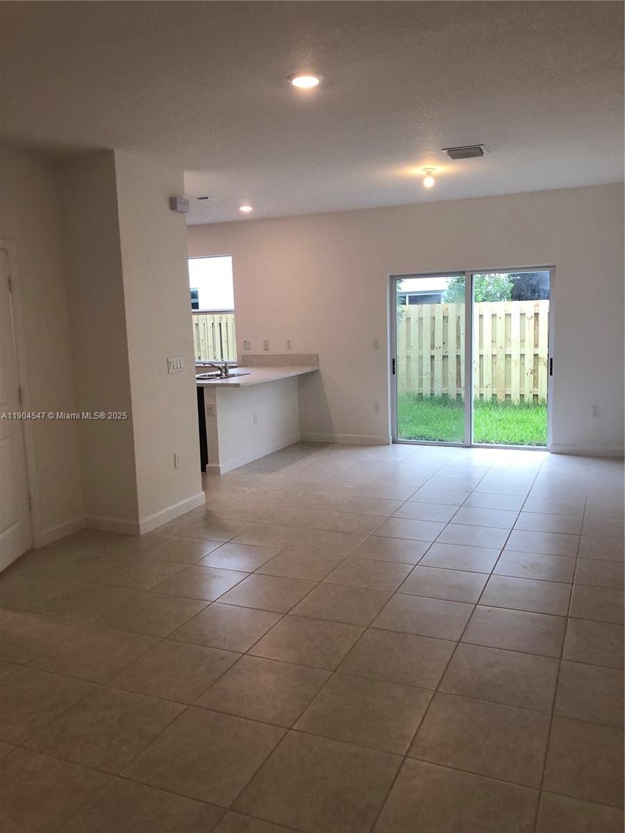 KEYS GATE RESIDENTIAL - Residential Lease