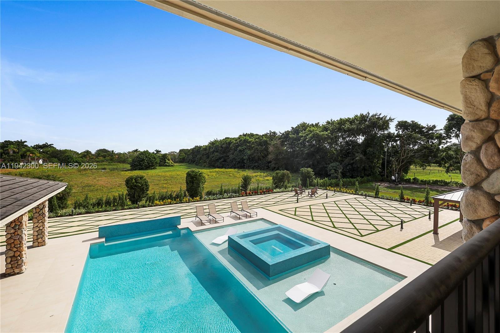 FLAMINGO GROVES - Residential