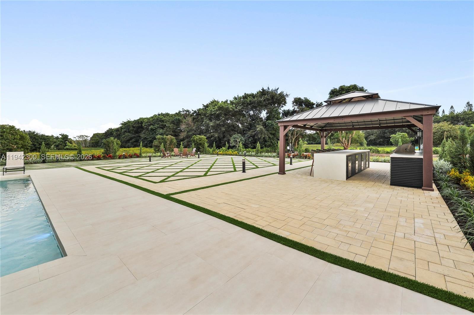 FLAMINGO GROVES - Residential