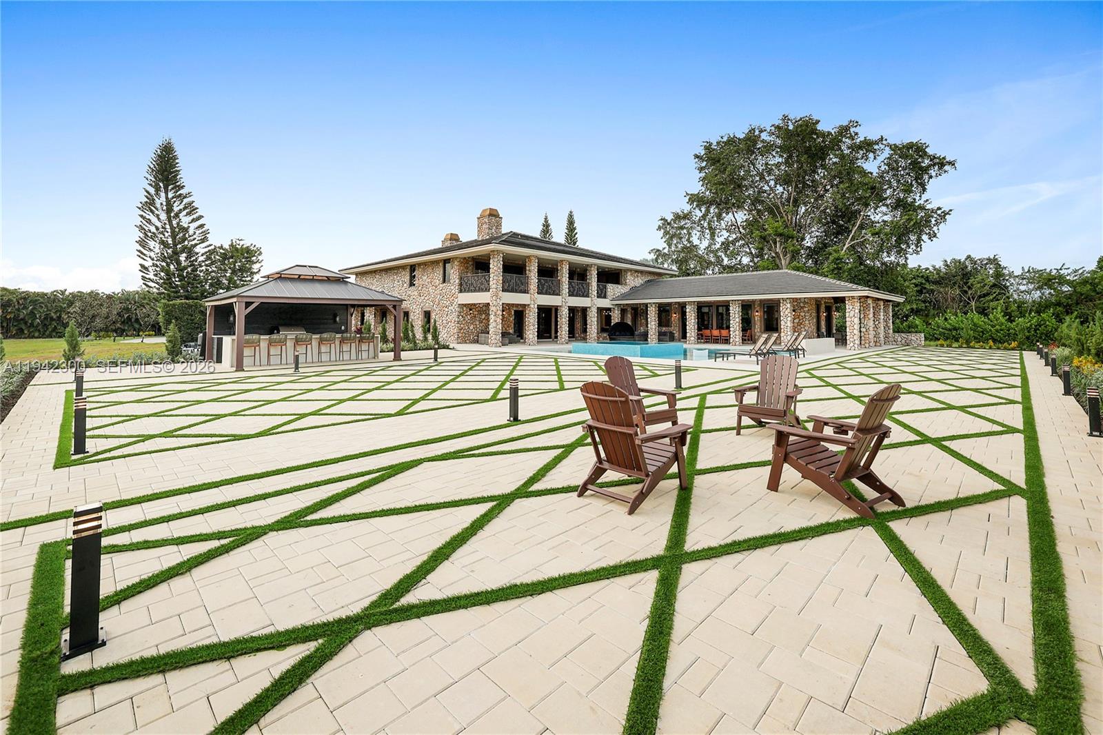 FLAMINGO GROVES - Residential