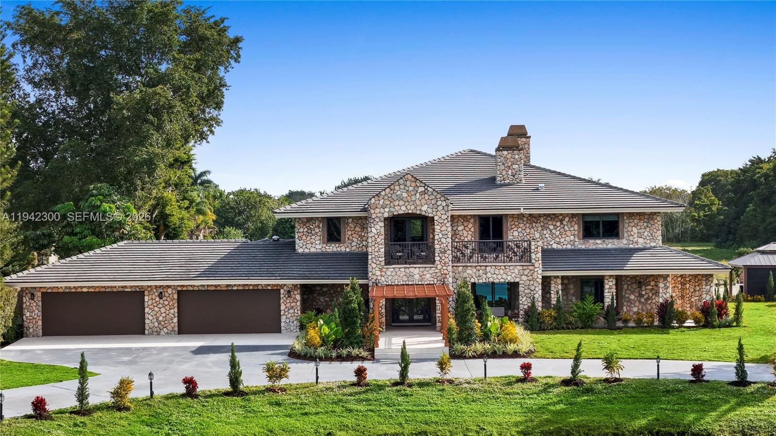 FLAMINGO GROVES - Residential