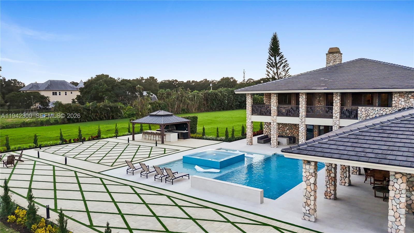 FLAMINGO GROVES - Residential