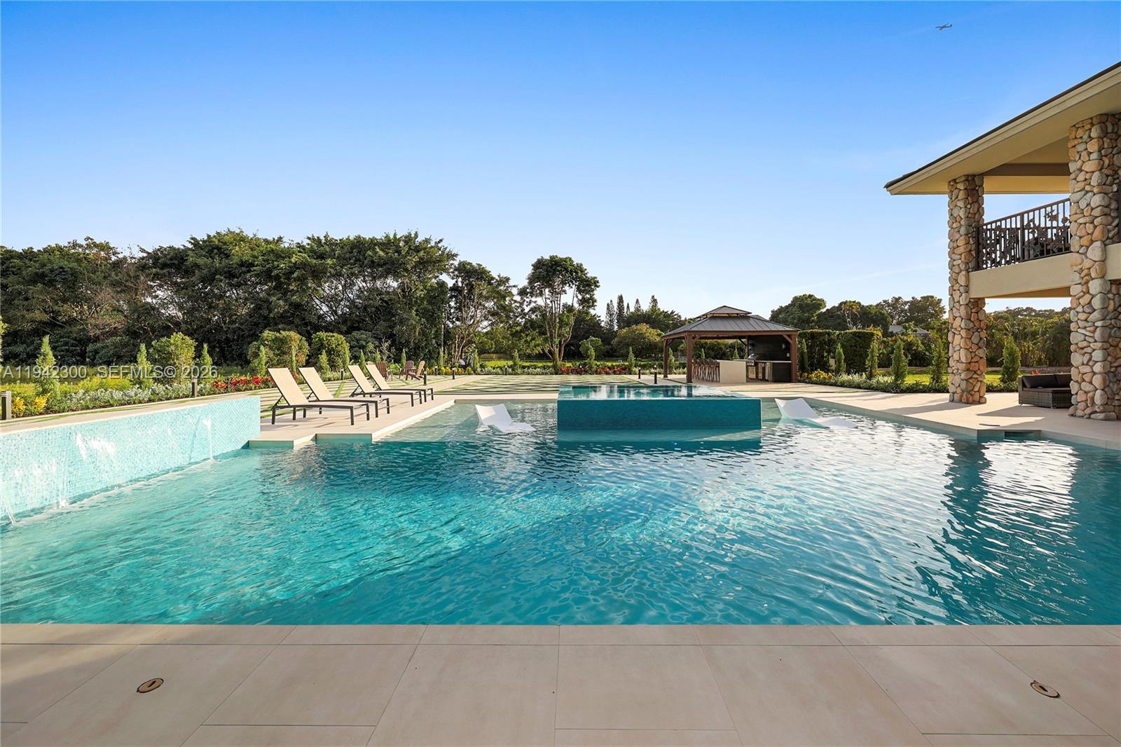 FLAMINGO GROVES - Residential