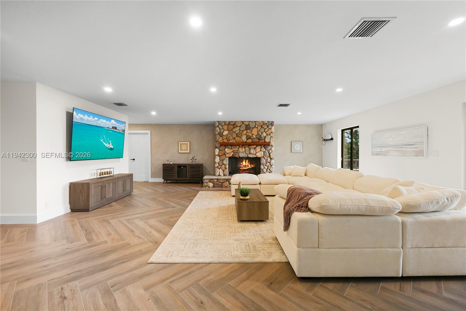 FLAMINGO GROVES - Residential