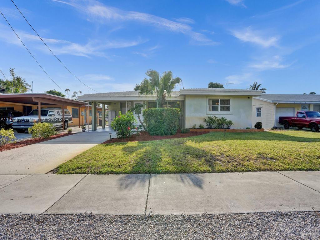 East Fort Lauderdale waterfront living at its best. Well maintained 2 bedroom 2 bath single family home is on a large lot with mature trees and room for a pool in highly desirable Riverside Park. This waterfront beauty is on the New River with ocean access with no fixed bridges. Bring your sailboat and live the South Florida lifestyle . Minutes to the beach, downtown Fort Lauderdale and Las Olas.