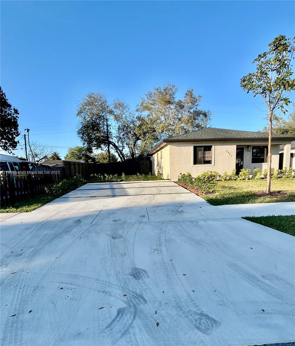 2421 Nw 152nd Ter, Miami Gardens, Broward County, Florida - 3 Bedrooms  
2 Bathrooms - 