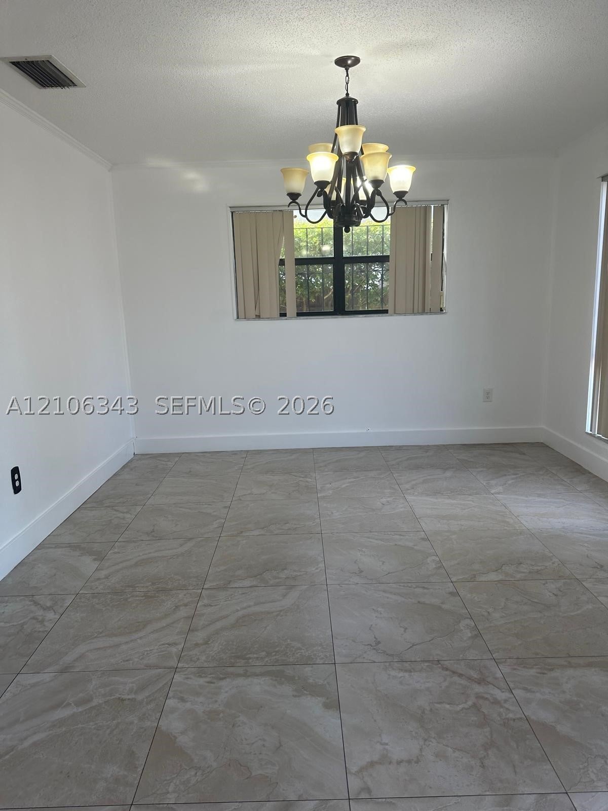 2500 W 8th Ln