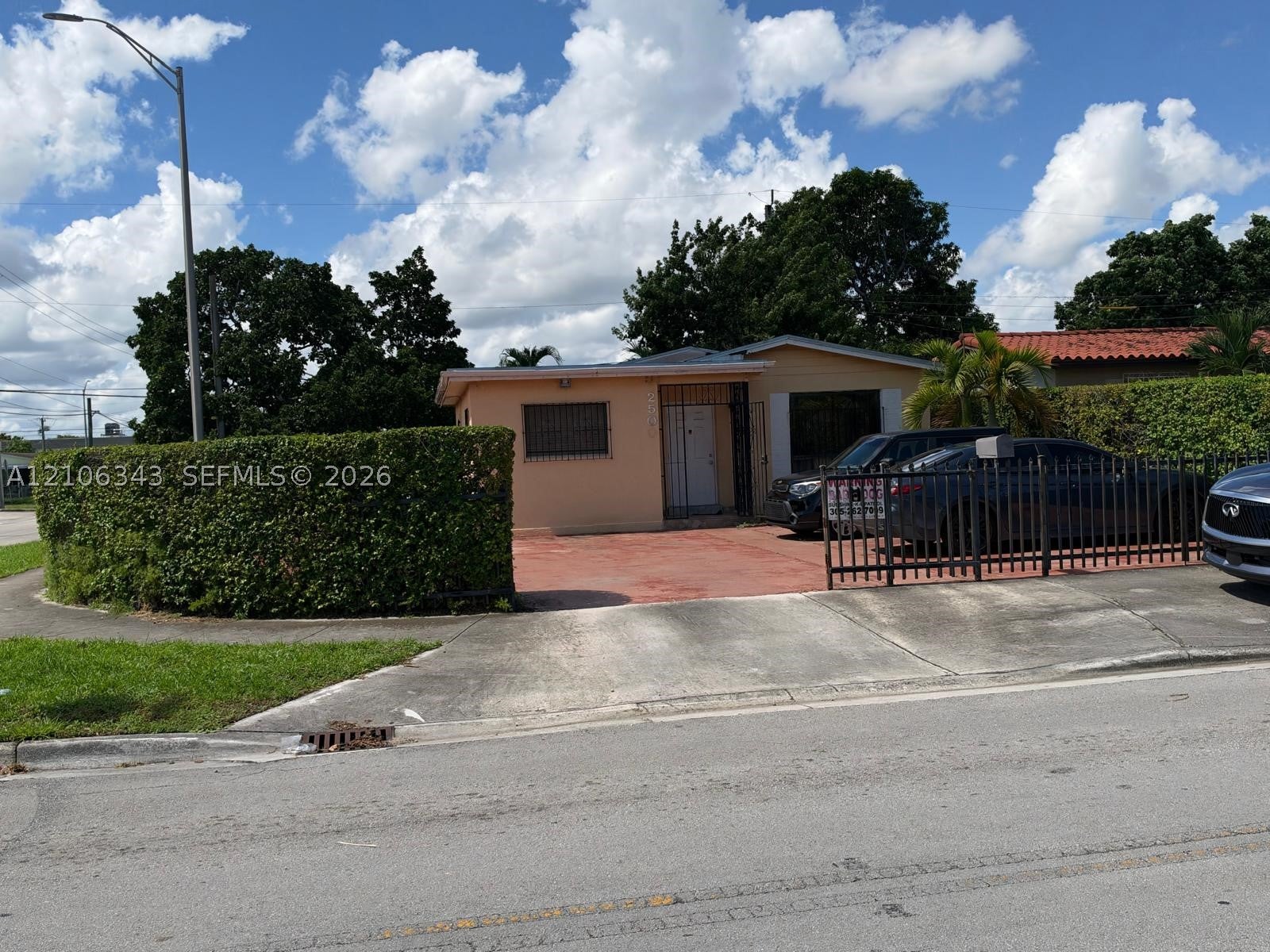 2500 W 8th Ln