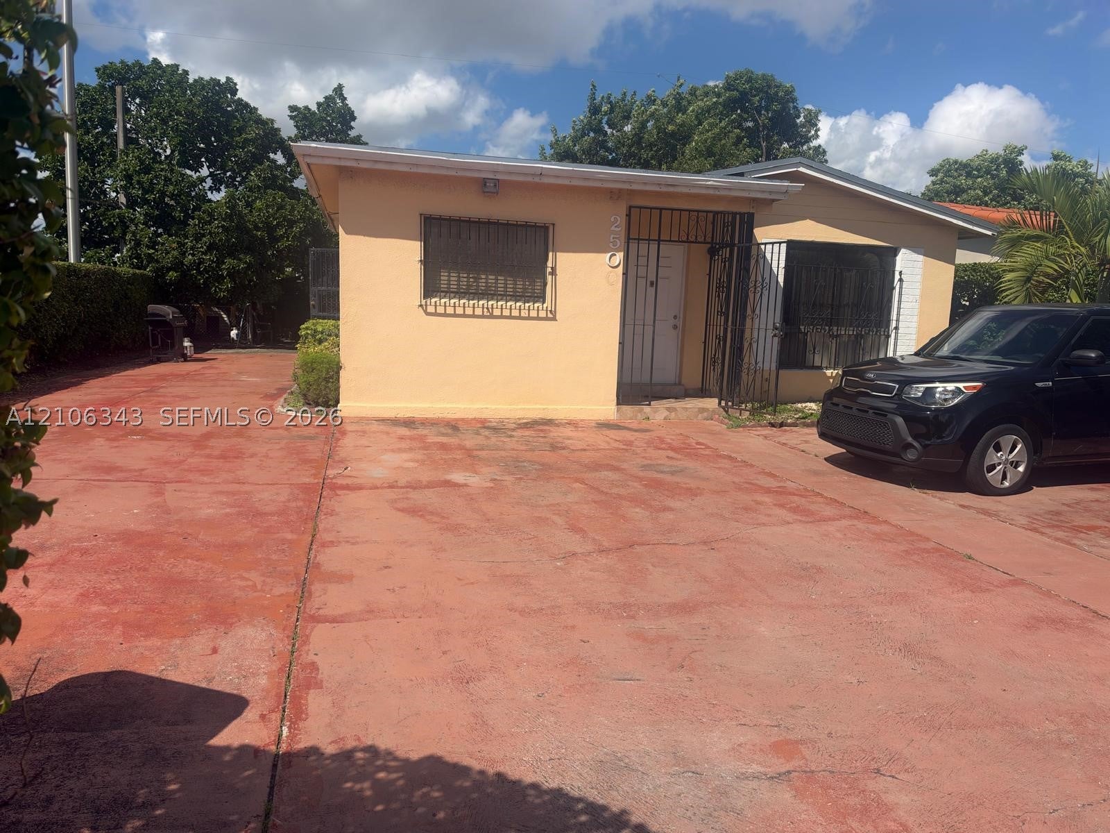 2500 W 8th Ln