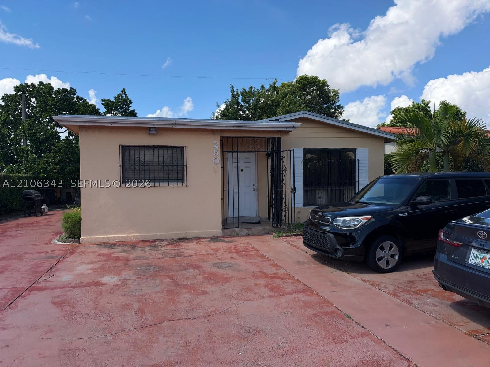 2500 W 8th Ln