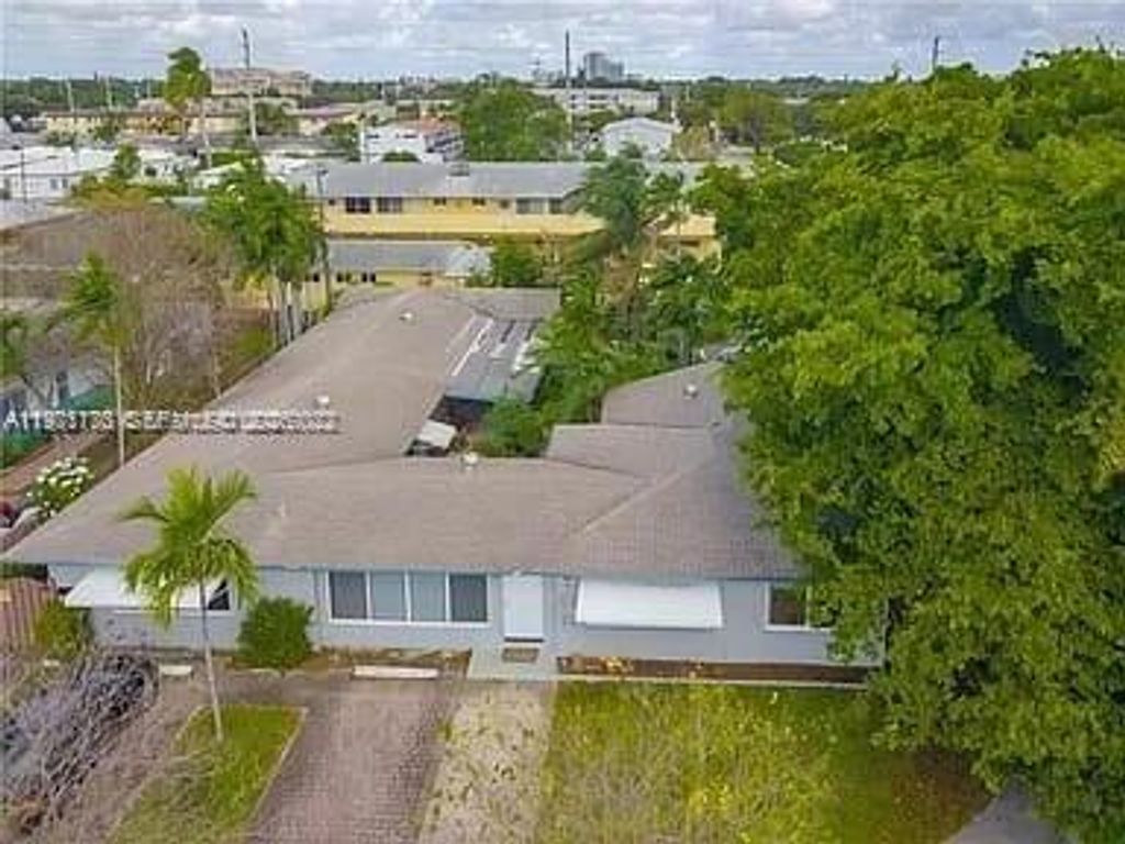 Photo of 729 NE 6th St #2, Hallandale Beach, FL 33009 (MLS # A11971170)