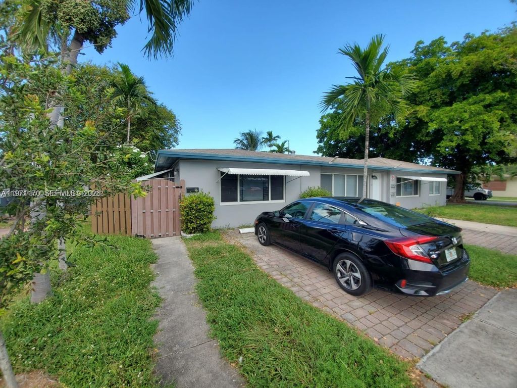 Photo of 729 NE 6th St #2, Hallandale Beach, FL 33009 (MLS # A11971170)