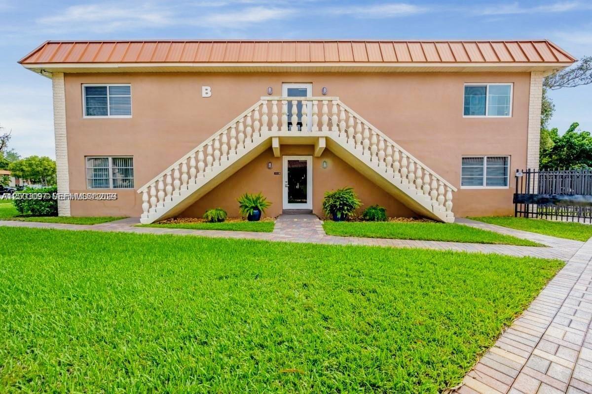 MANOR GROVE VILLAGE 1 CON - Residential