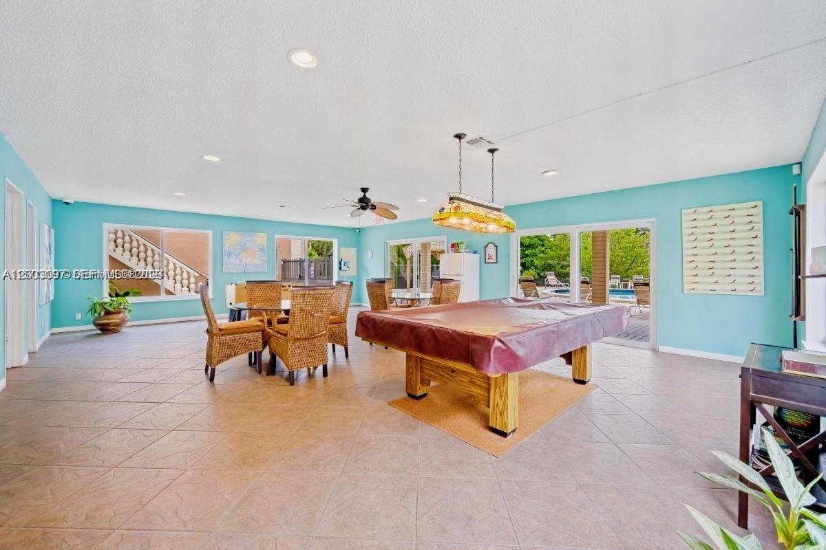 MANOR GROVE VILLAGE 1 CON - Residential