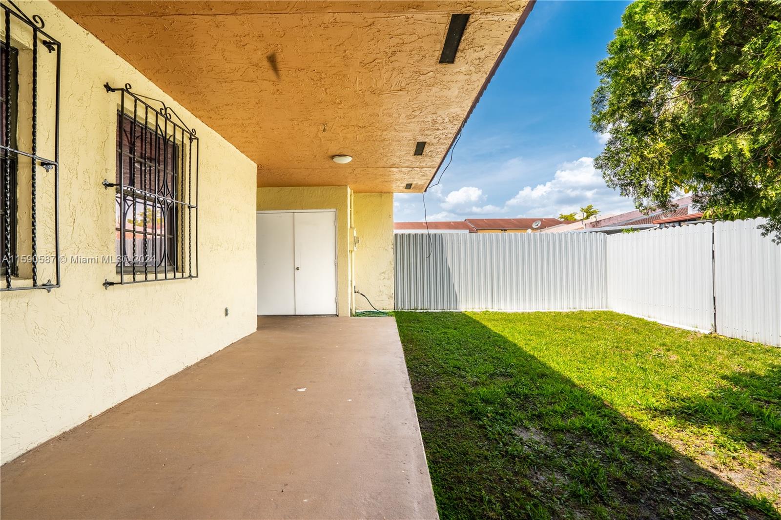 PARK VILLAS TOWNHOUSES SE - Residential Lease