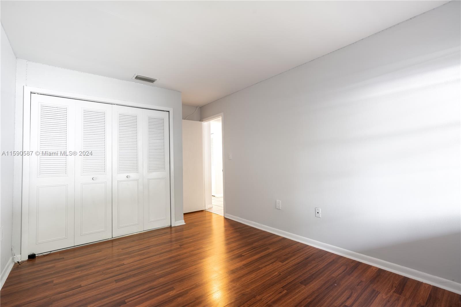 PARK VILLAS TOWNHOUSES SE - Residential Lease