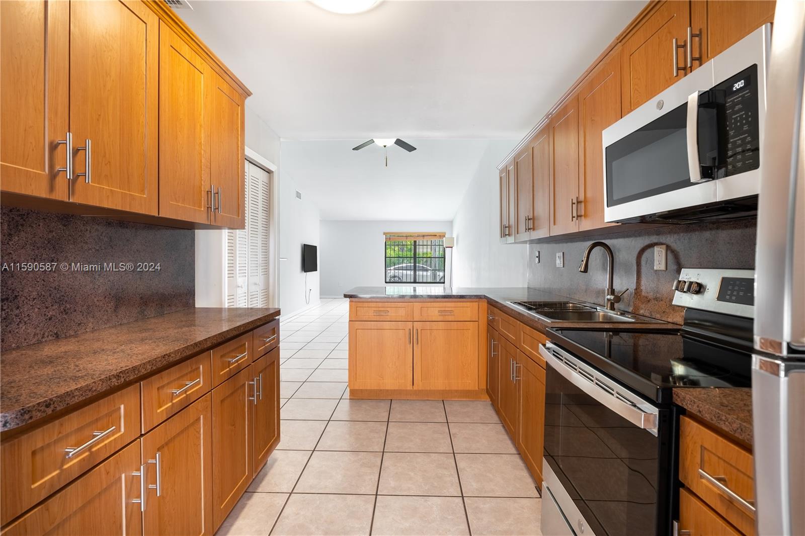 PARK VILLAS TOWNHOUSES SE - Residential Lease