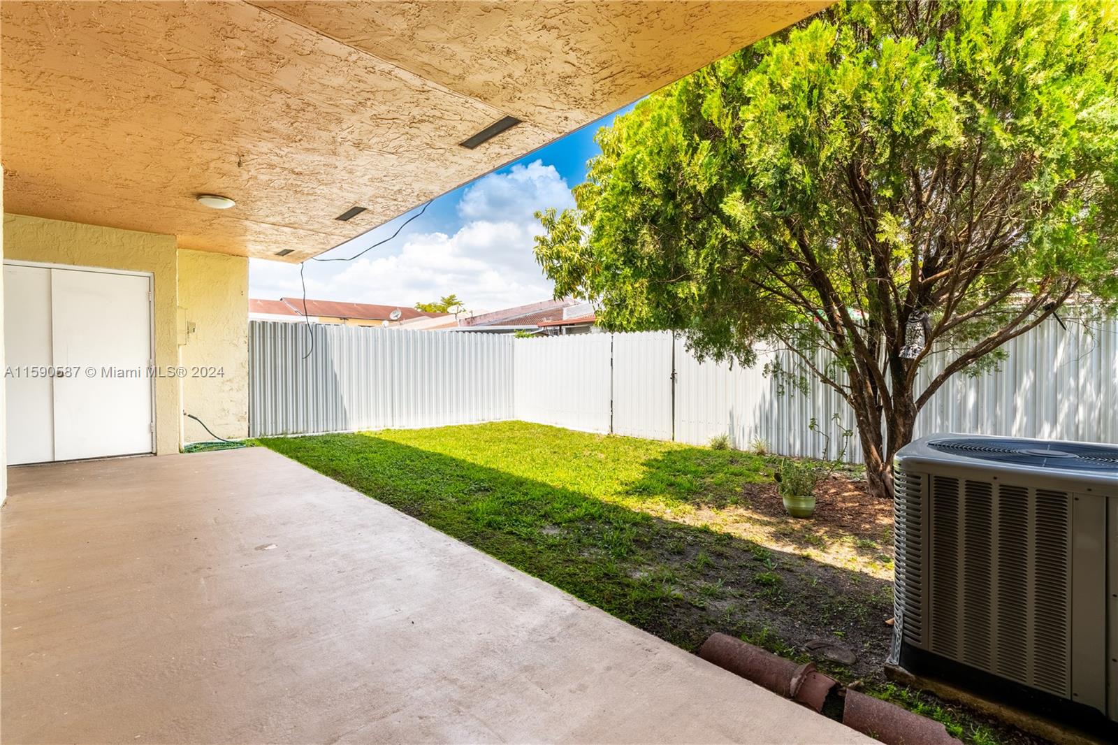 PARK VILLAS TOWNHOUSES SE - Residential Lease