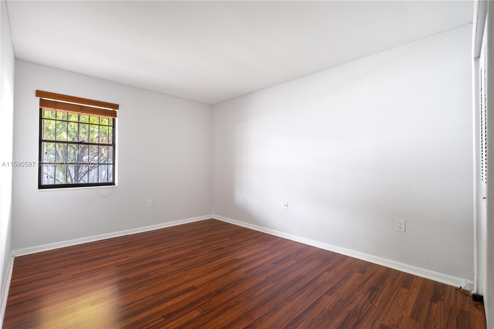PARK VILLAS TOWNHOUSES SE - Residential Lease