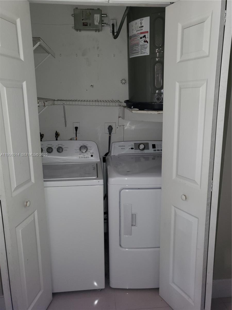 QUATRAINE CONDO IV - Residential