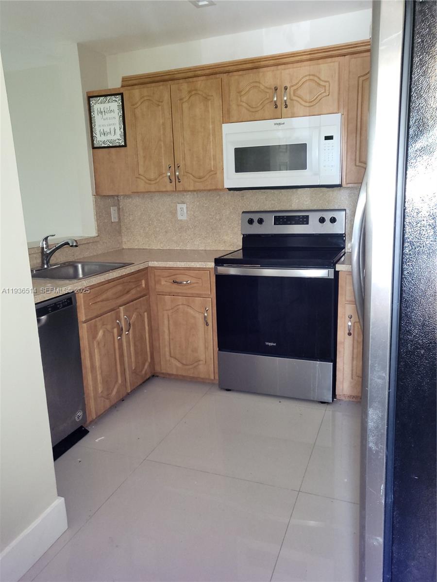 QUATRAINE CONDO IV - Residential