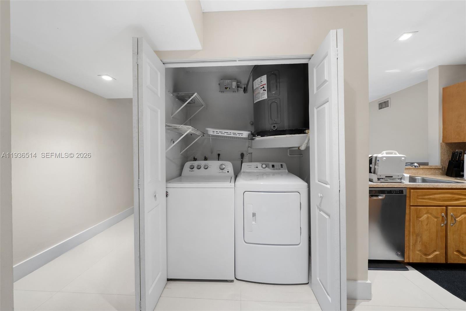 QUATRAINE CONDO IV - Residential