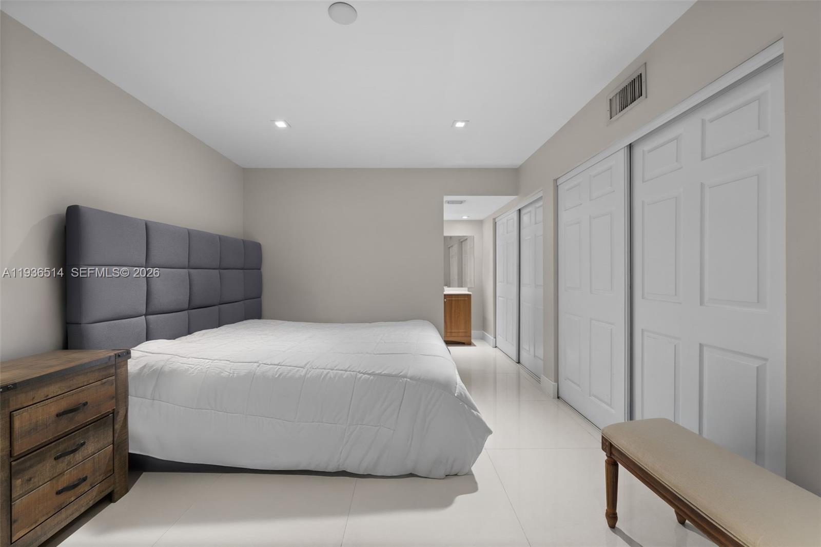 QUATRAINE CONDO IV - Residential