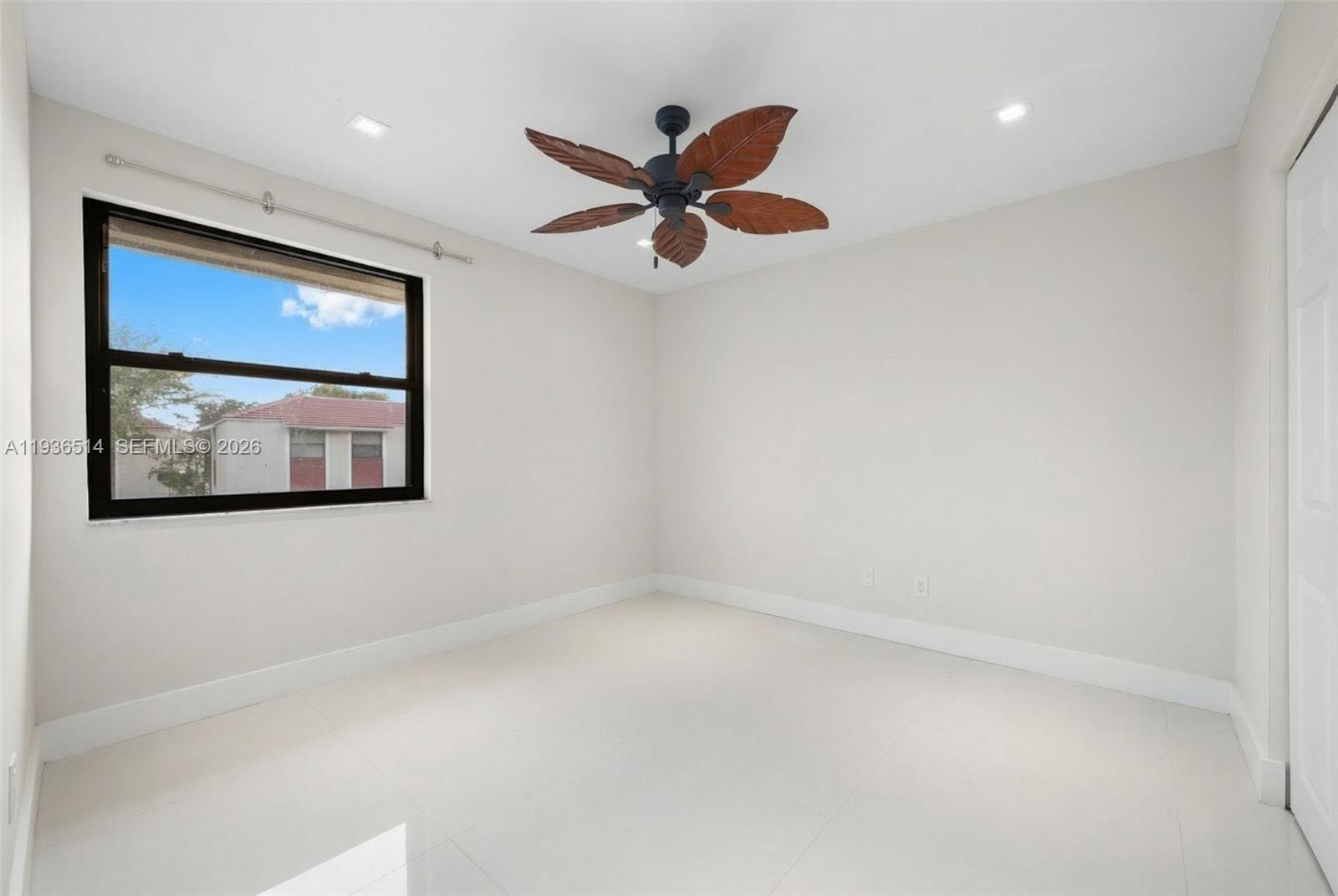 QUATRAINE CONDO IV - Residential