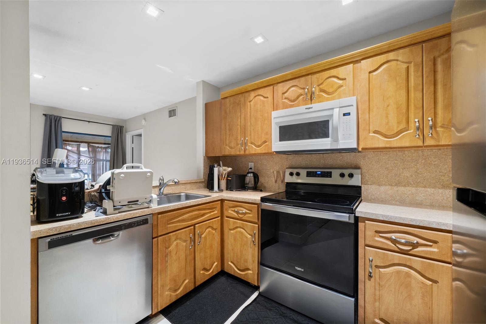 QUATRAINE CONDO IV - Residential