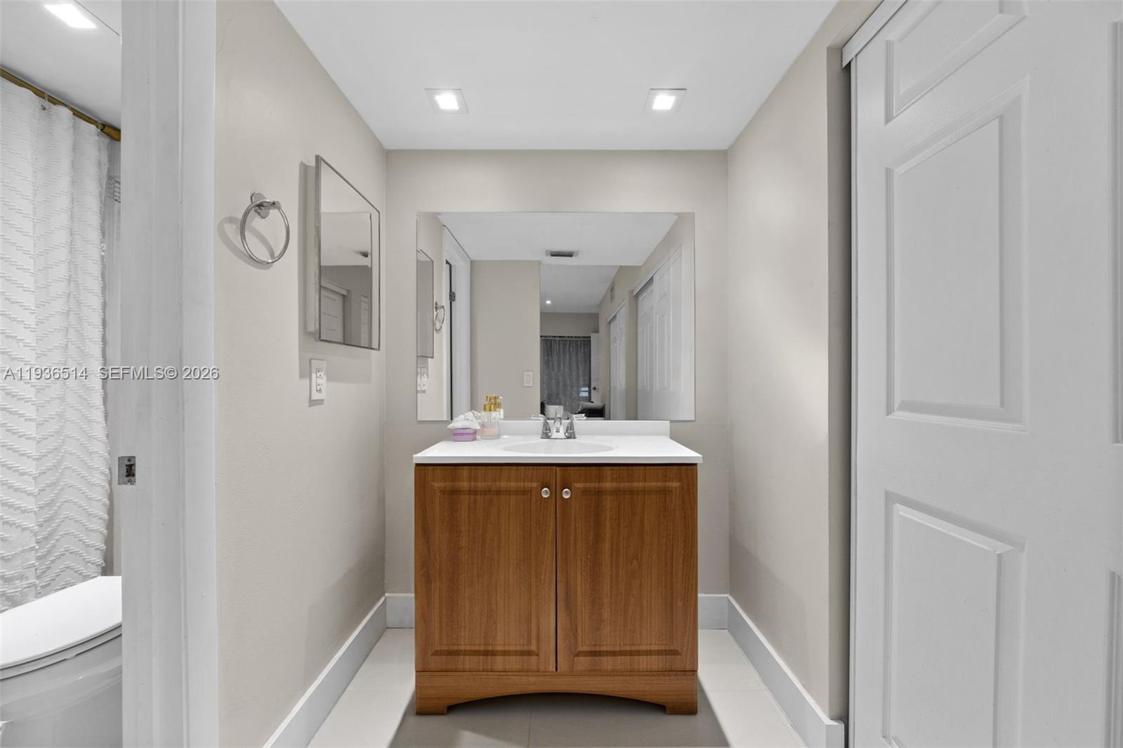 QUATRAINE CONDO IV - Residential