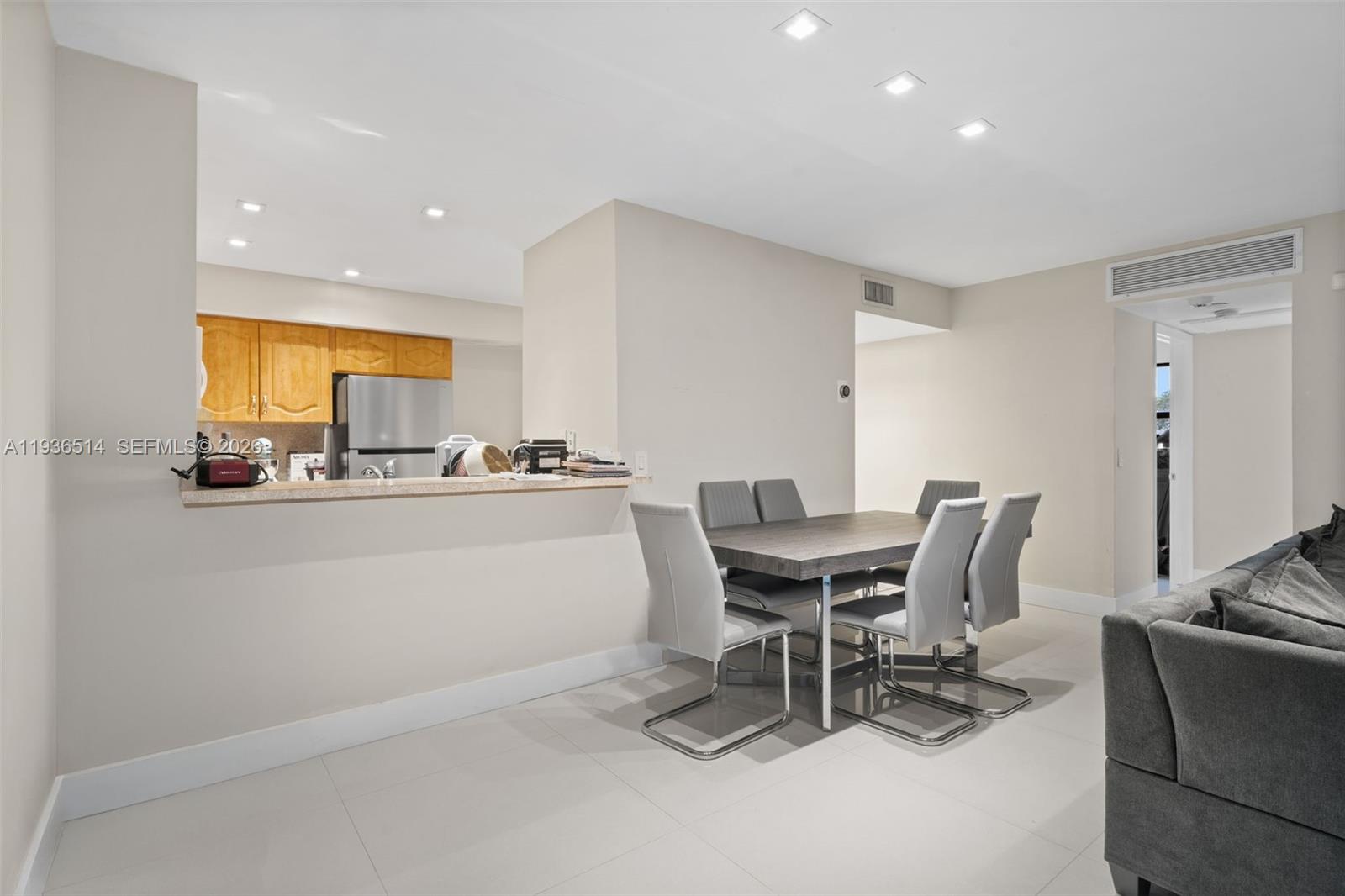 QUATRAINE CONDO IV - Residential