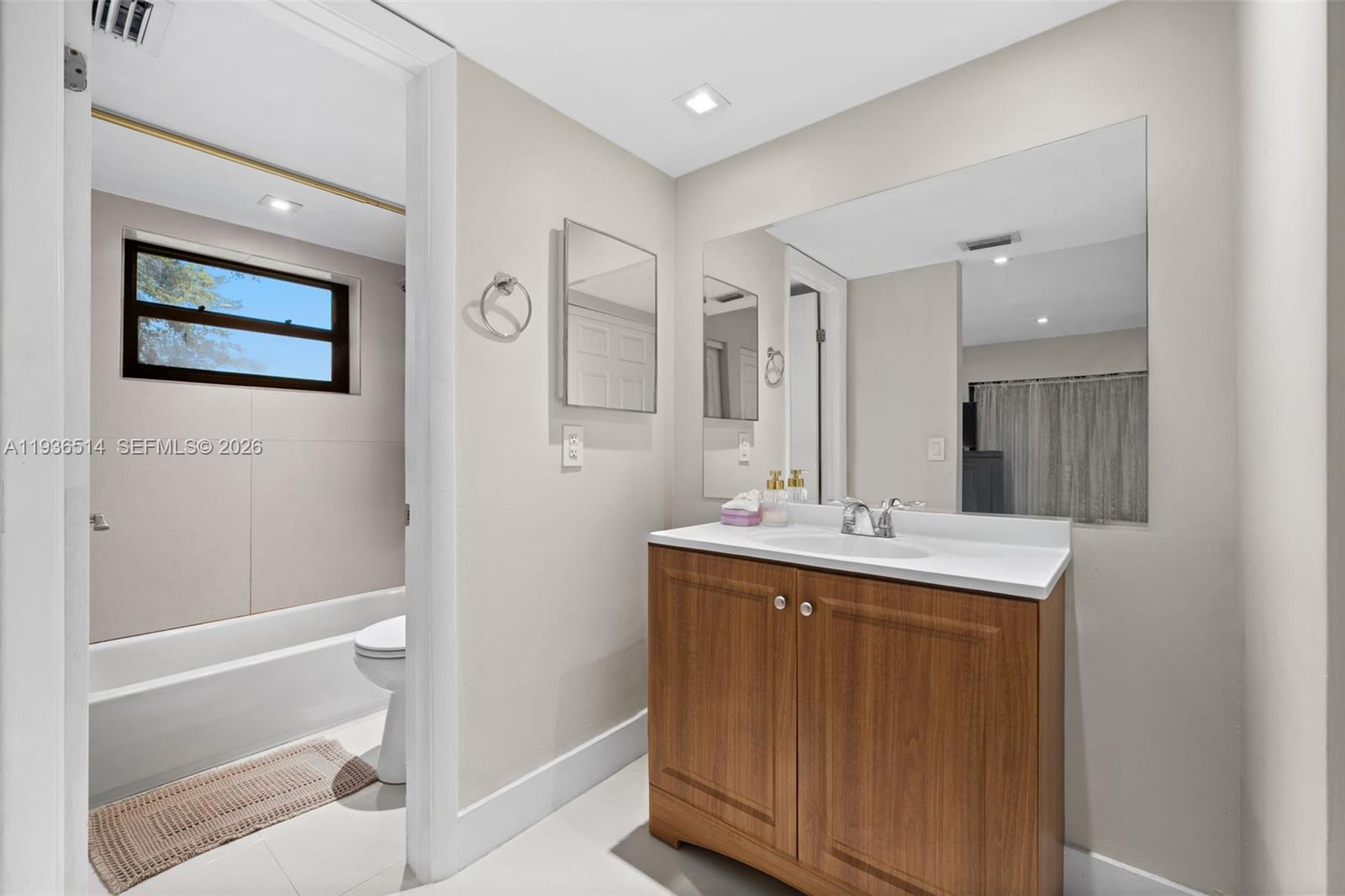 QUATRAINE CONDO IV - Residential