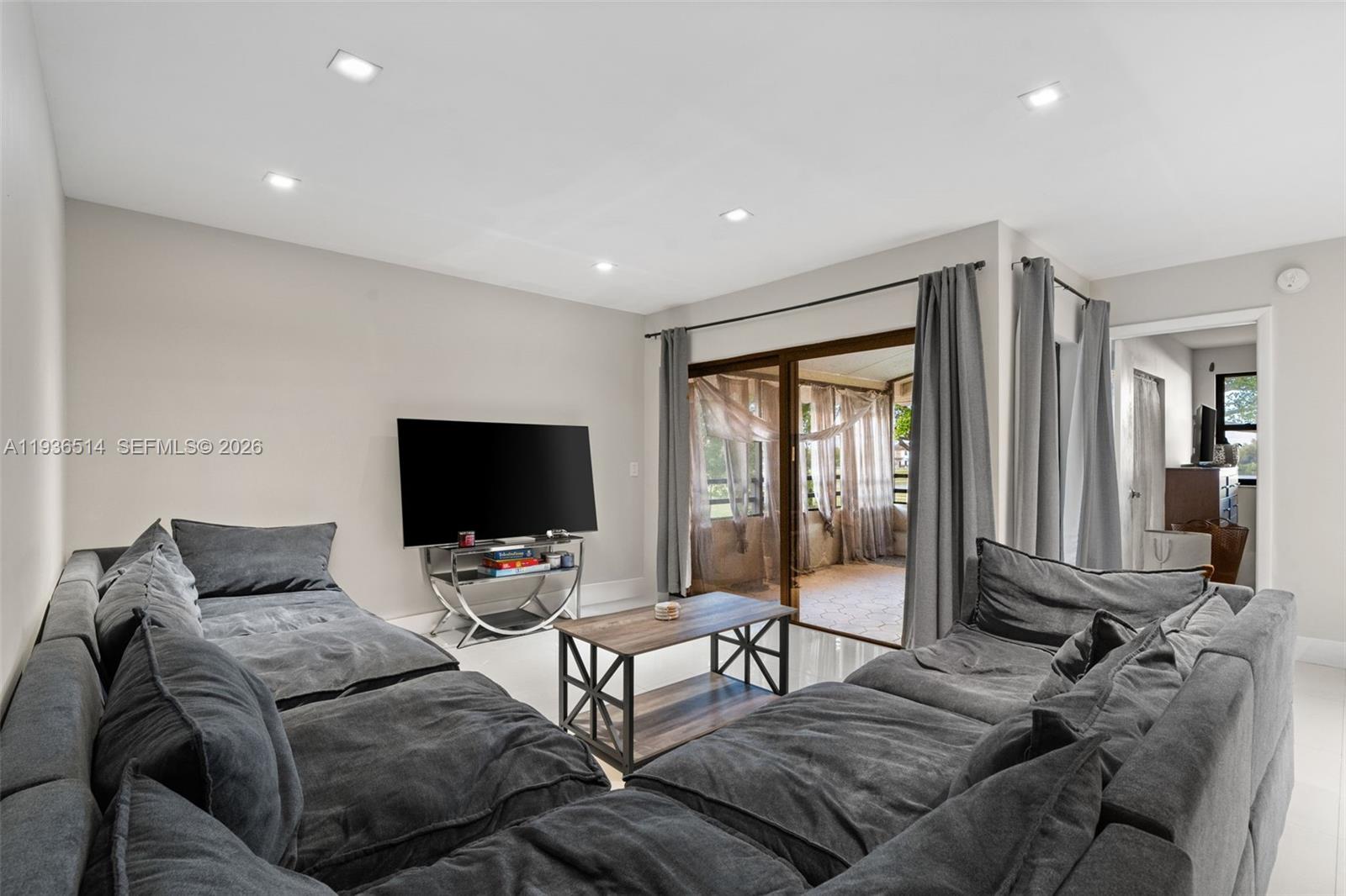 QUATRAINE CONDO IV - Residential