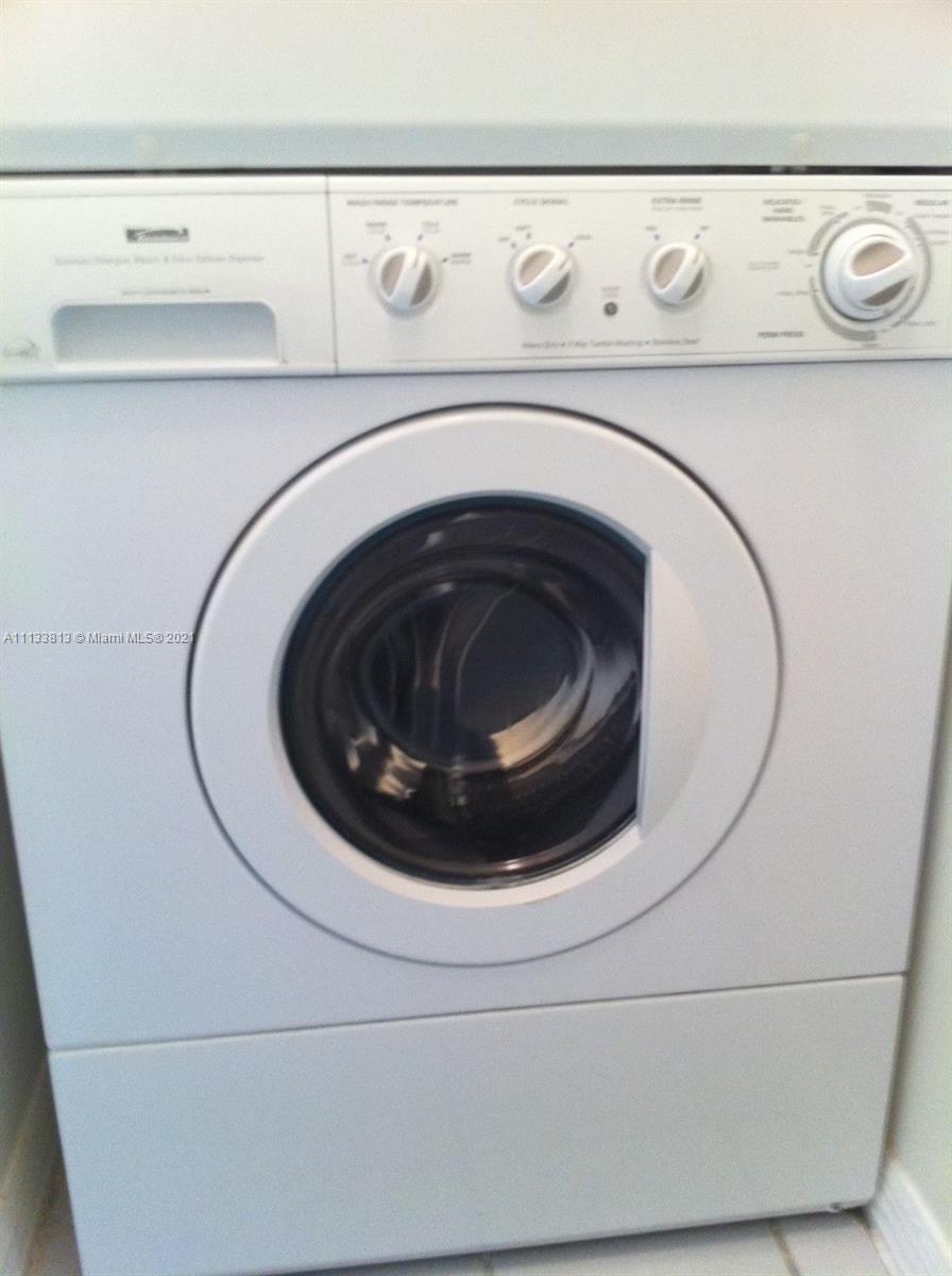 CORAL POINTE TOWNHOMES CO - Residential Lease