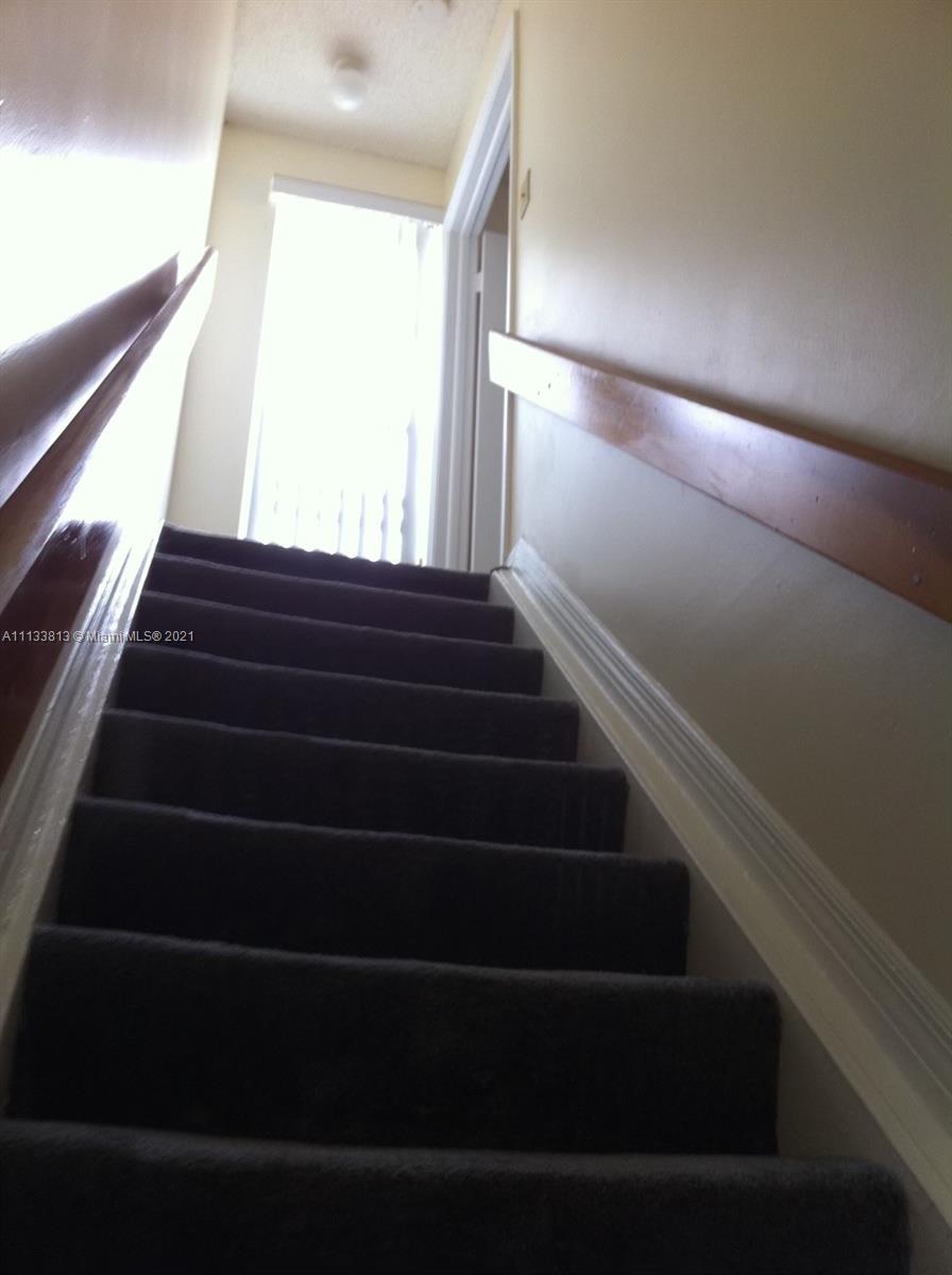 CORAL POINTE TOWNHOMES CO - Residential Lease