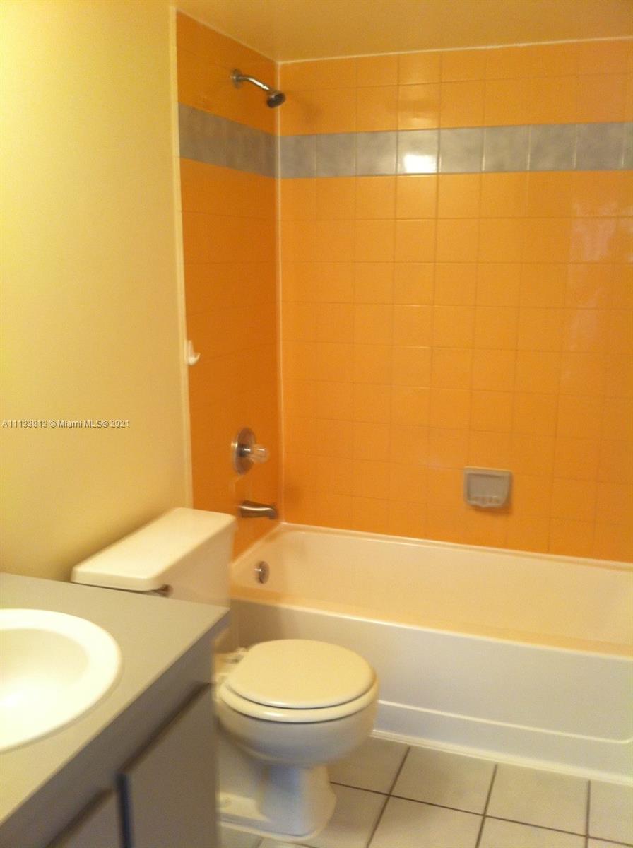 CORAL POINTE TOWNHOMES CO - Residential Lease