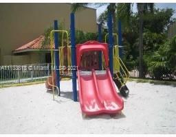 CORAL POINTE TOWNHOMES CO - Residential Lease