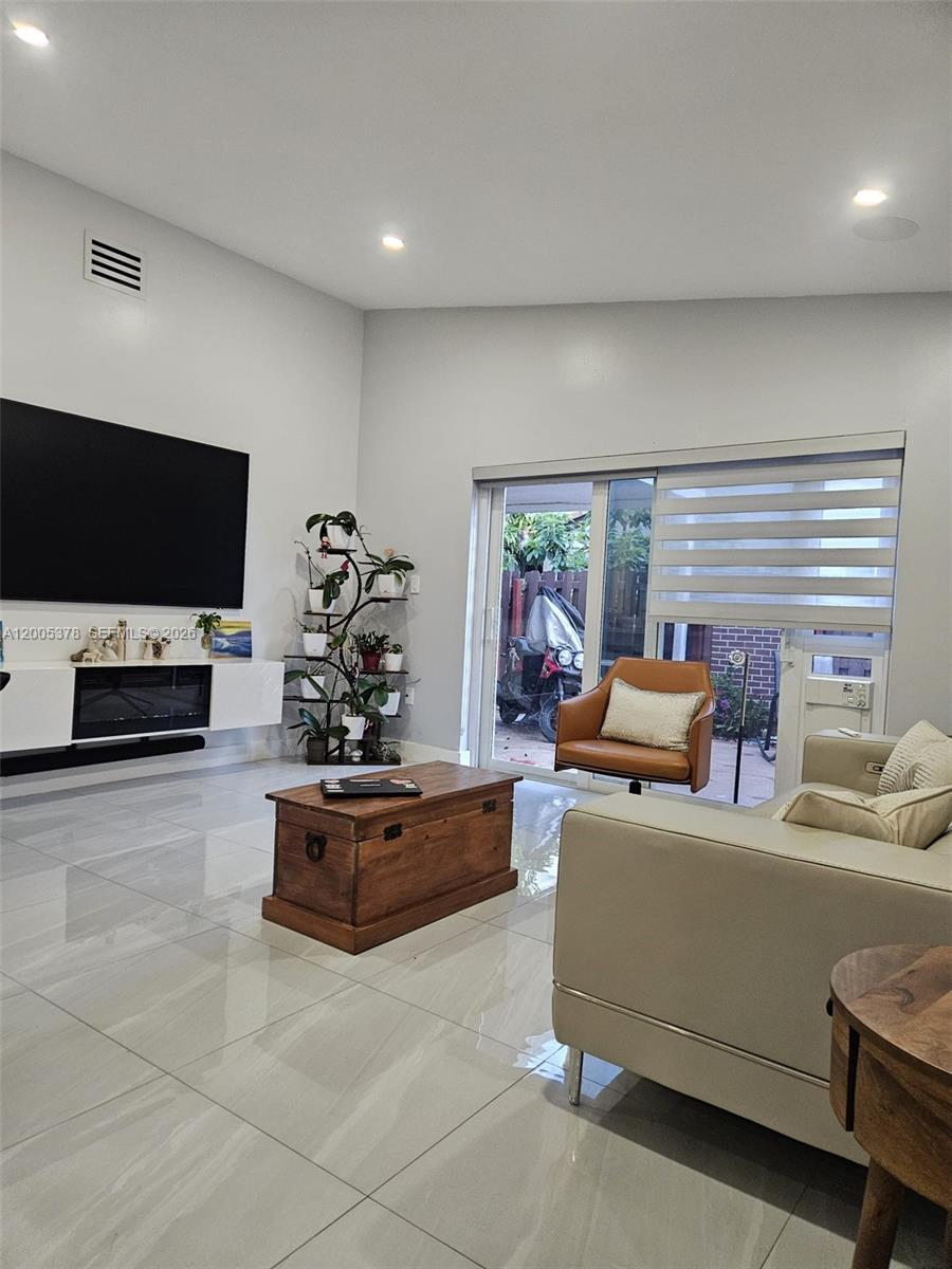 FOREST LAKES VILLAS - Residential Lease