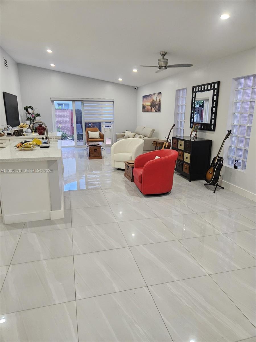 FOREST LAKES VILLAS - Residential Lease