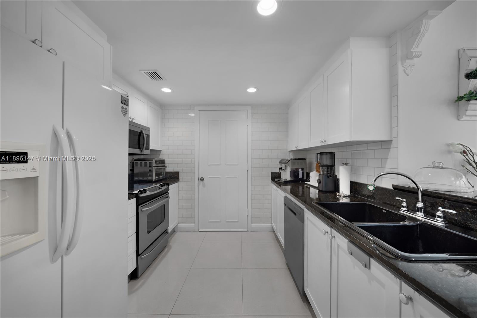 THE BRIDGEWATER CONDO - Residential Lease