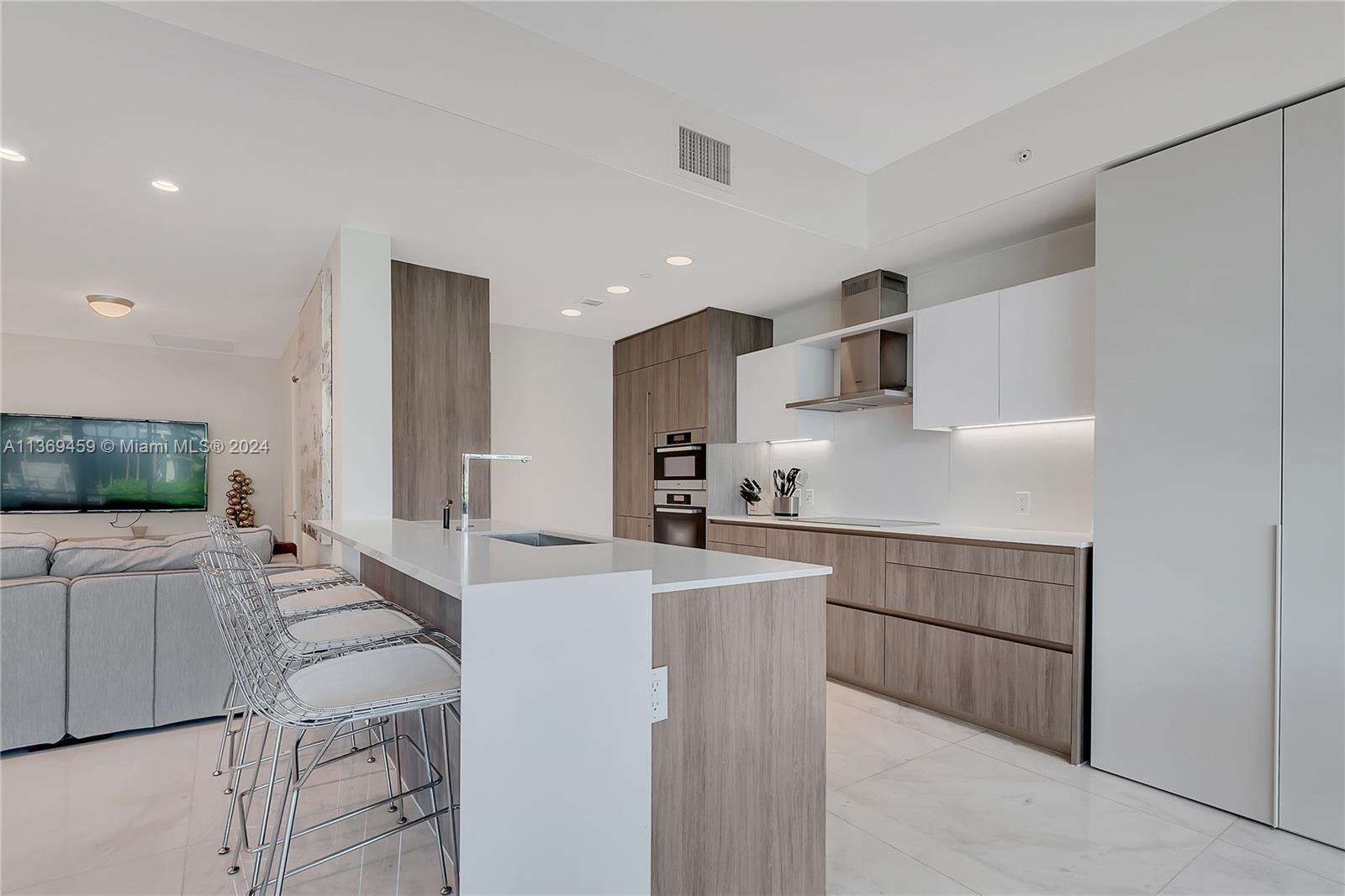 OCEANA KEY BISCAYNE CONDO - Residential