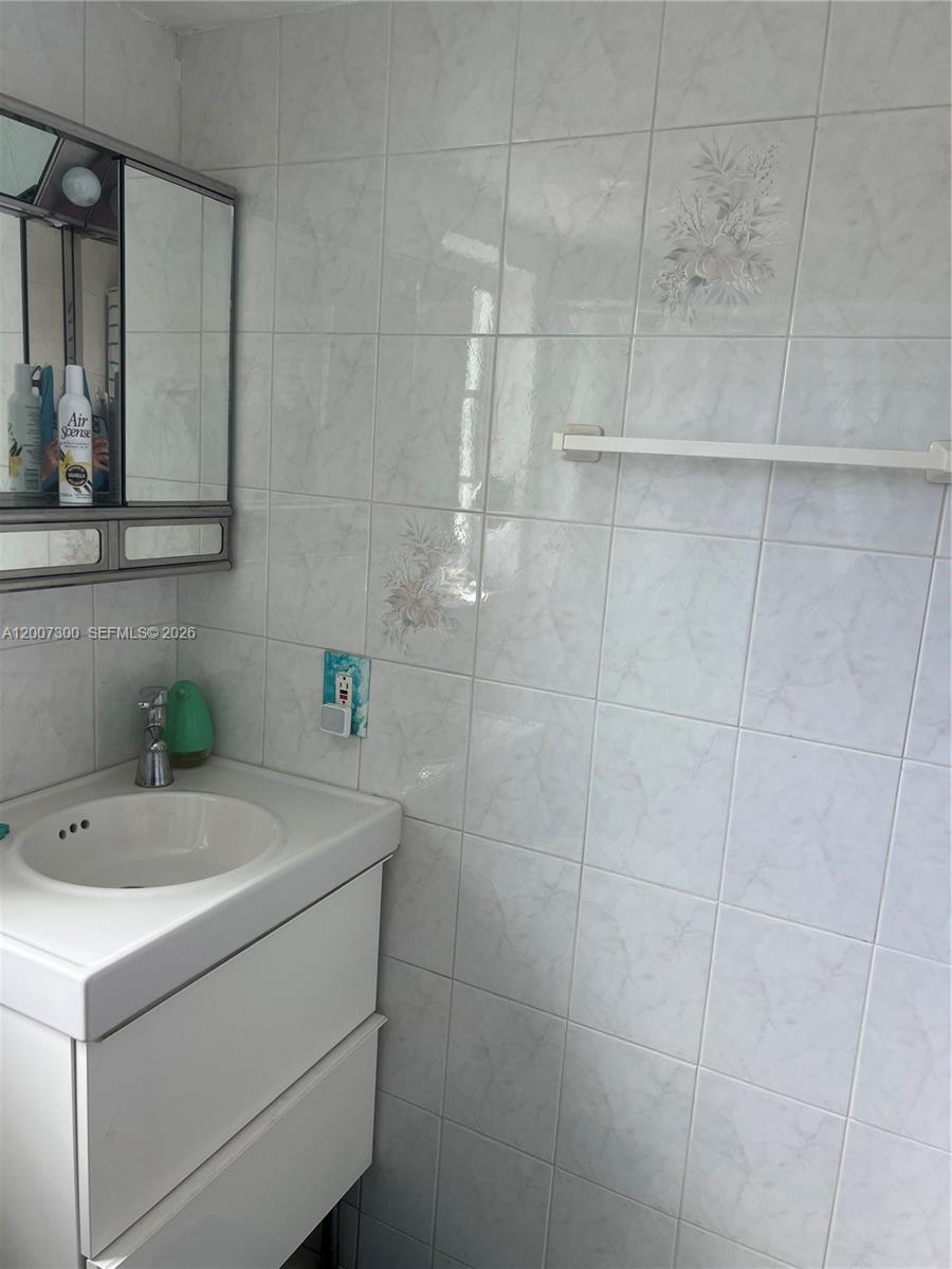 1820 JAMES AVE CONDO - Residential