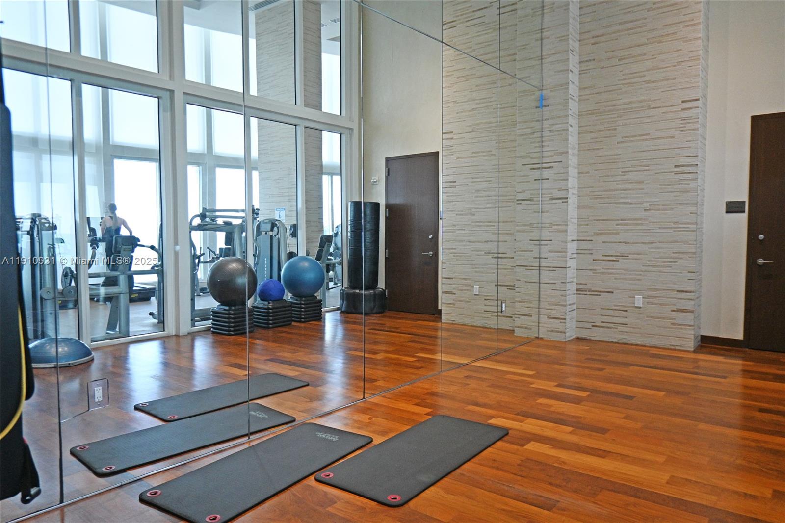 TDR TOWER III CONDO - Residential Lease