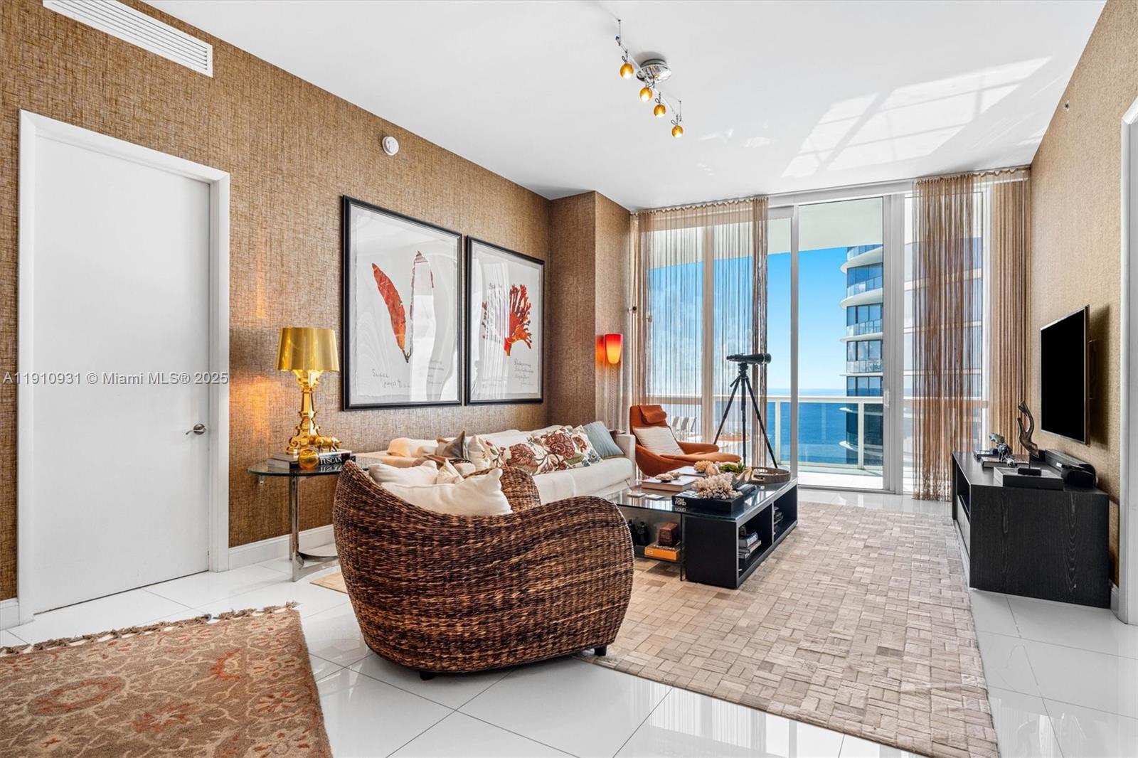 TDR TOWER III CONDO - Residential Lease