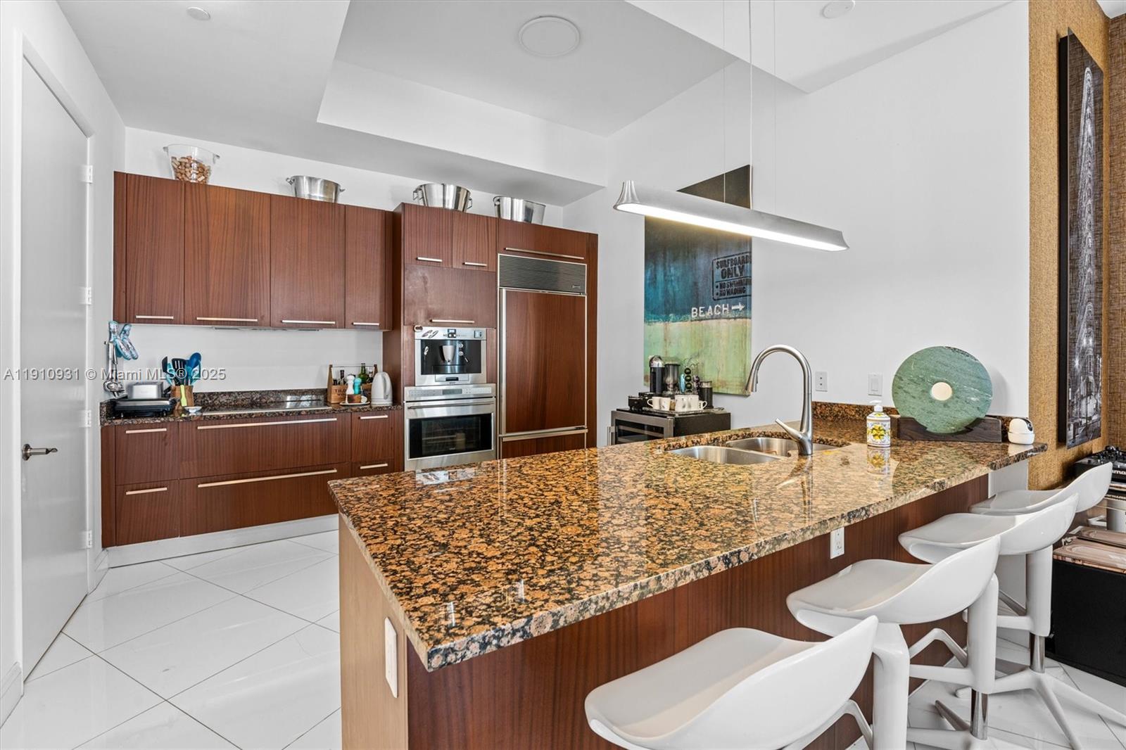 TDR TOWER III CONDO - Residential Lease