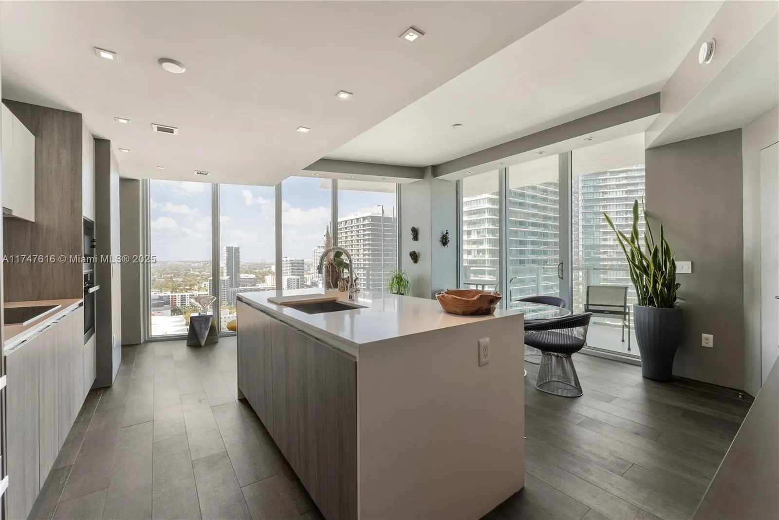 Miami, Florida 33137, United States, 2 Bedrooms Bedrooms, ,3 BathroomsBathrooms,Residential,Active,1431