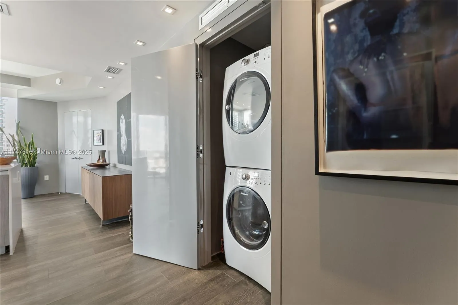 Miami, Florida 33137, United States, 2 Bedrooms Bedrooms, ,3 BathroomsBathrooms,Residential,Active,1431